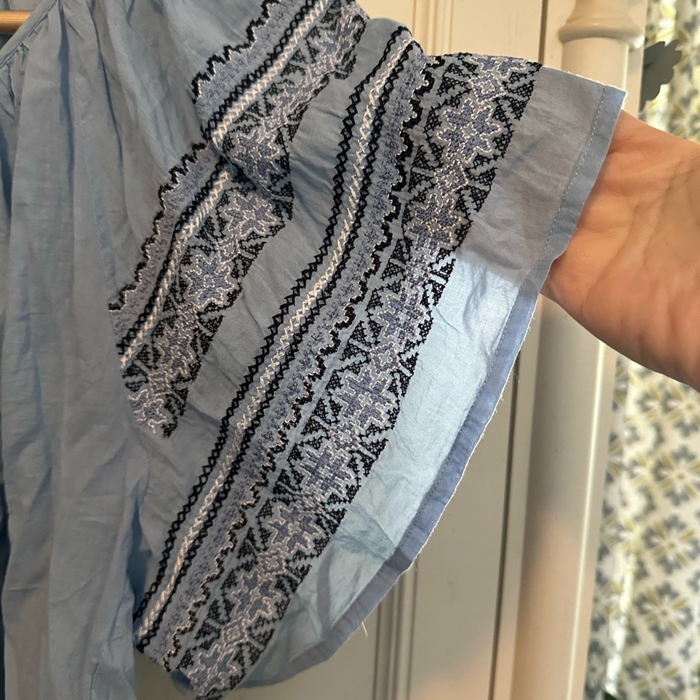 Roller Rabbit Embroidered Light Blue Peasant Top with Tassel Tie Sz M - Picture 8 of 9